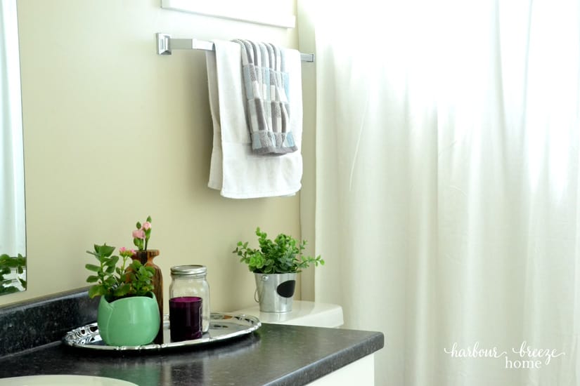 Quick & easy bathroom decor