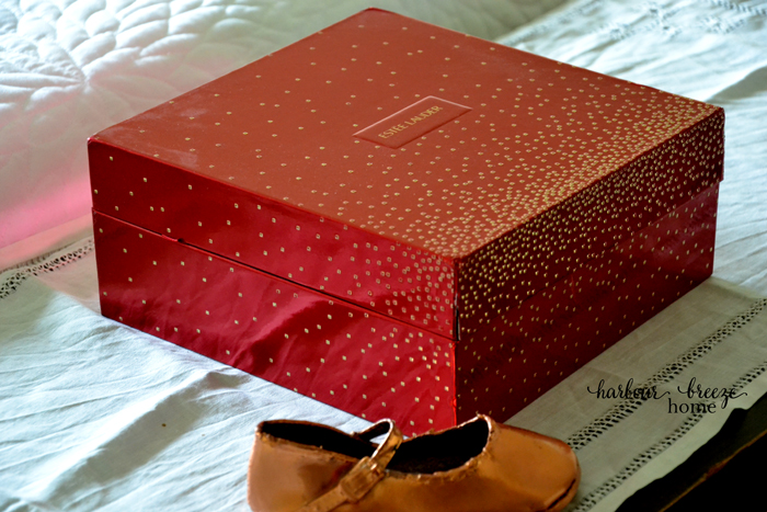 A small red box sitting on a dresser top. /5 Simple Ways to Organize a Small Master Bedroom at Bildirimlerim