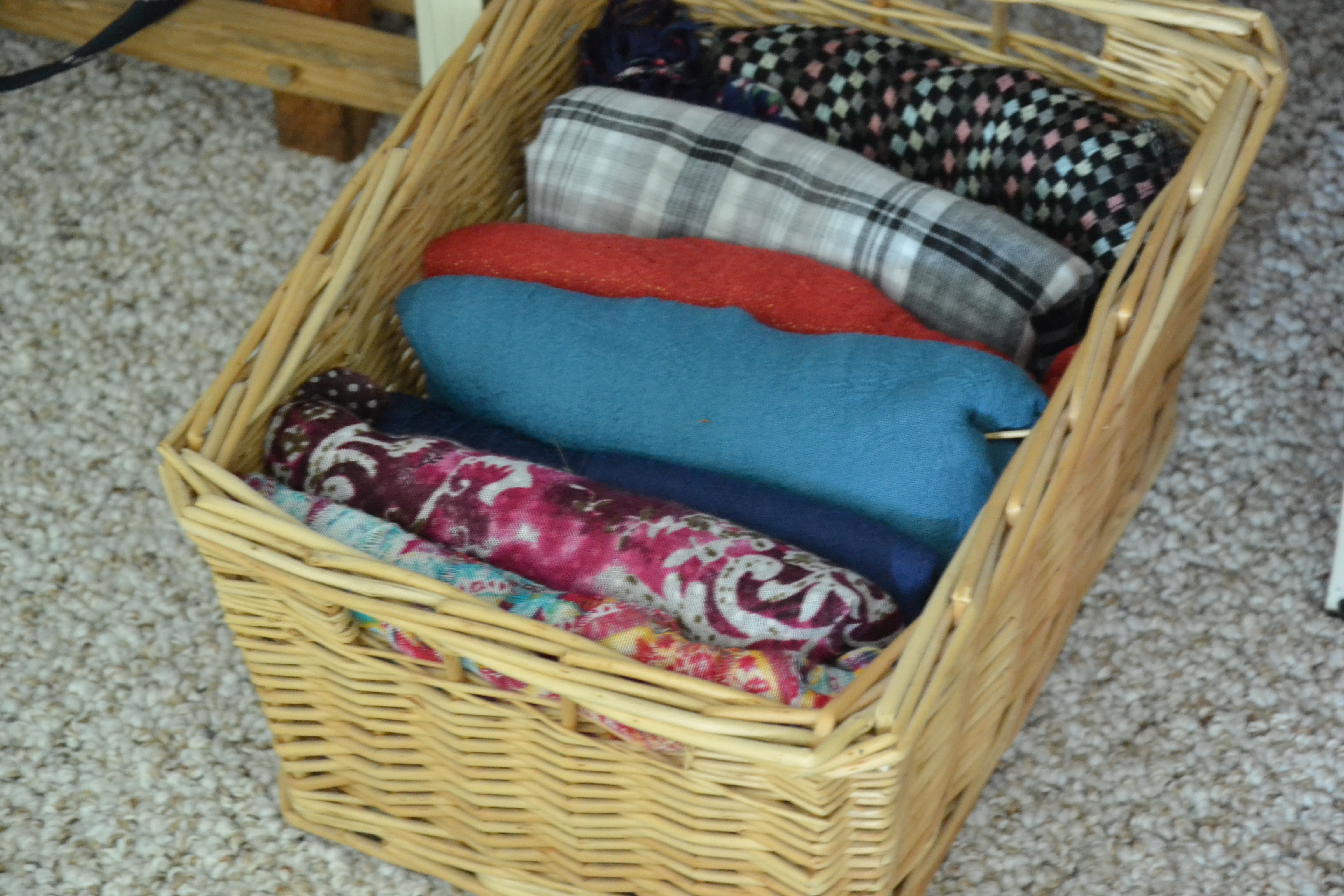 Scarves folded neatly in a basket. /5 Simple Ways to Organize a Small Master Bedroom at Bildirimlerim