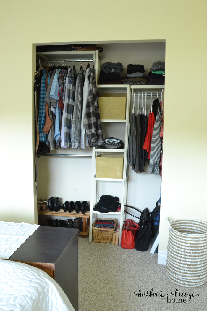 A Closet organizer with covered baskets and hanging racks organized nicely. /5 Simple Ways to Organize a Small Master Bedroom at Bildirimlerim