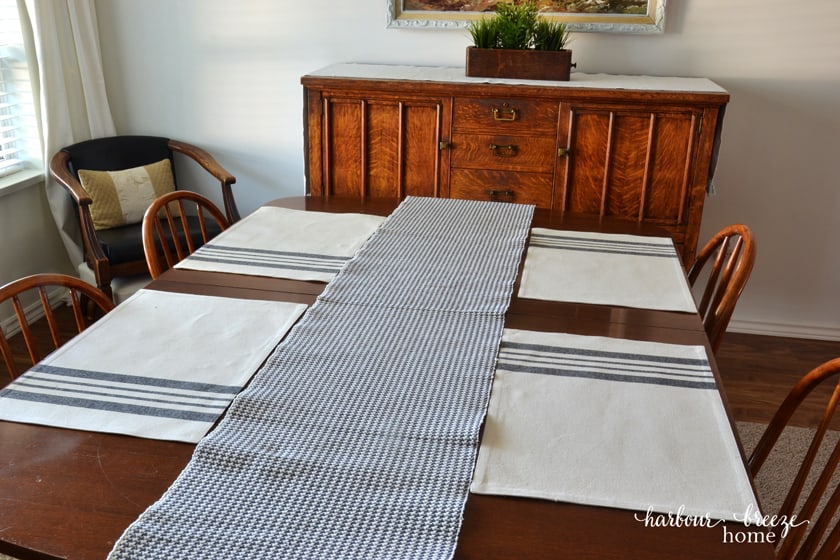 A Sweet & Simple Farmhouse Tablescape