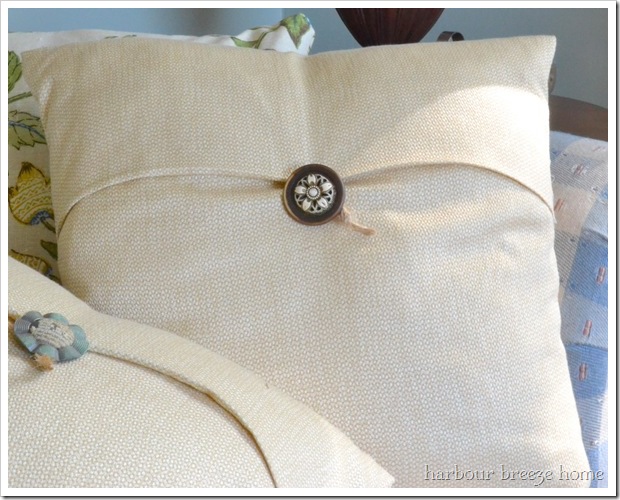 Simple Pottery Barn Knock off Pillow tutorial