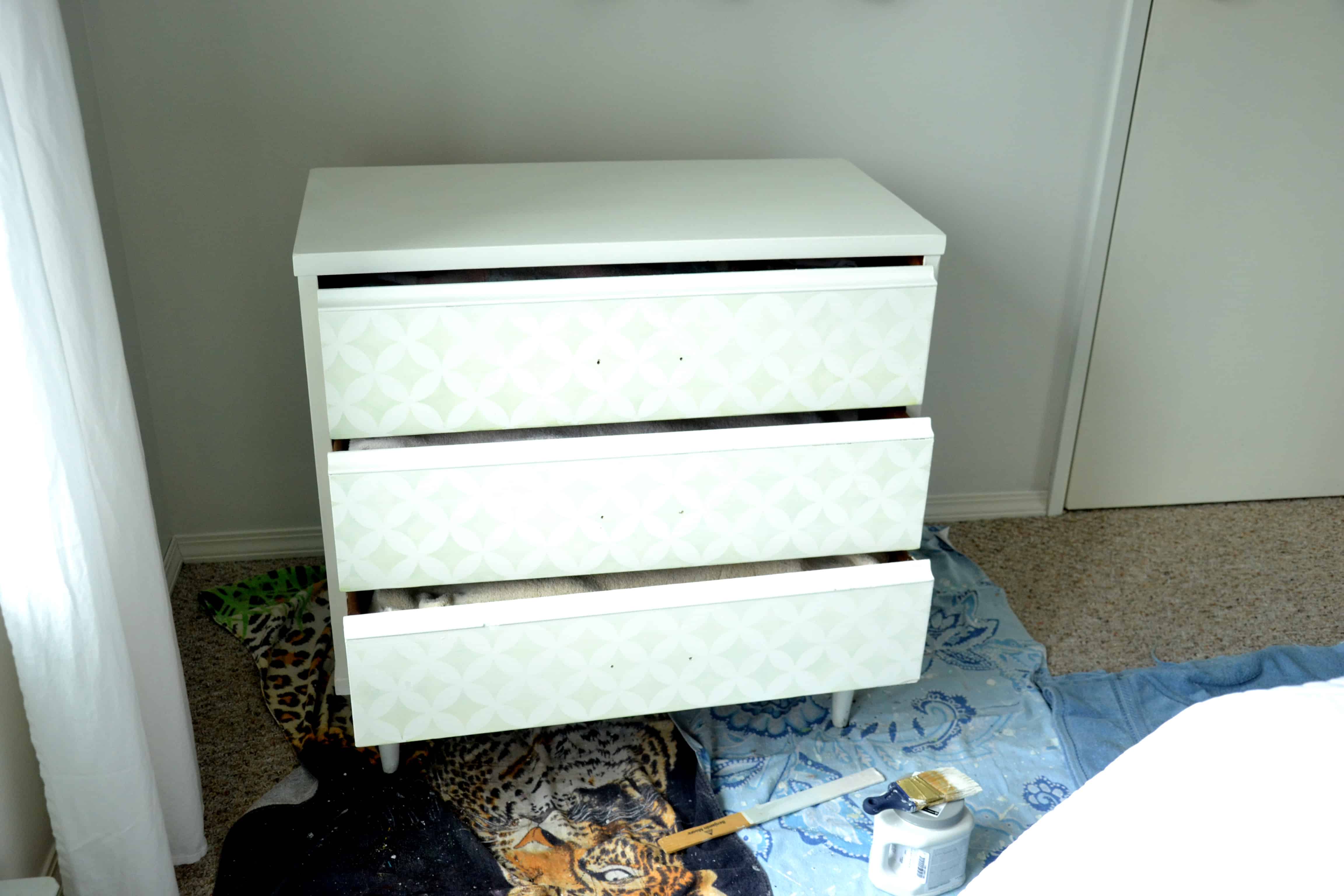 Cheater's Guide to Painting a Dresser Quick