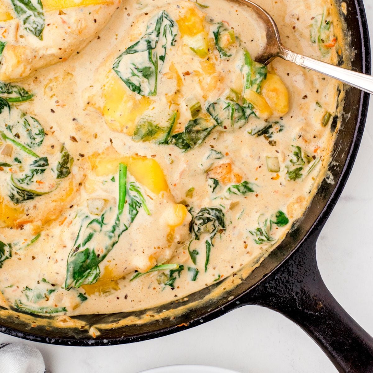 Simple One-Pan Creamy Chicken Florentine