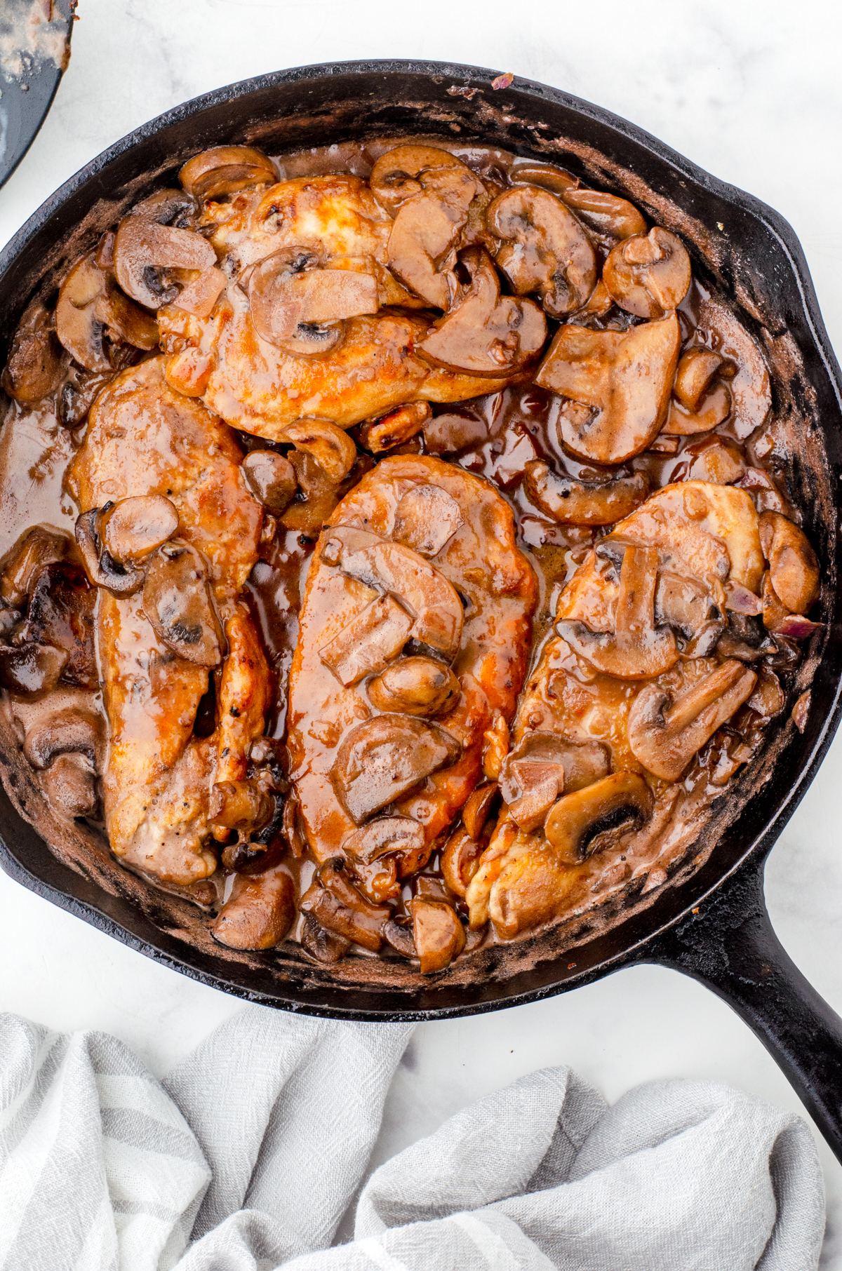 Chicken Marsala in Wine – A Rich, Flavorful Stovetop Dinner