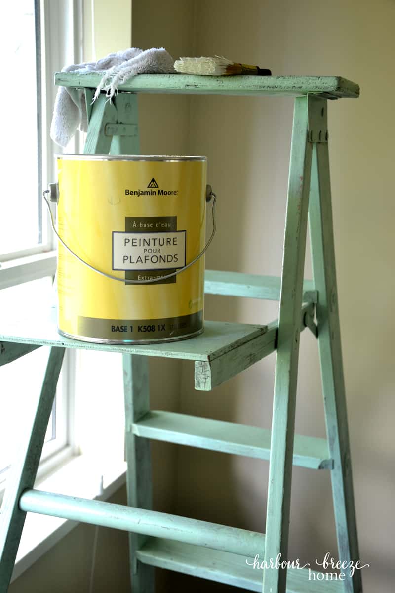 Choosing a Paint Color for a Small, Dark Space
