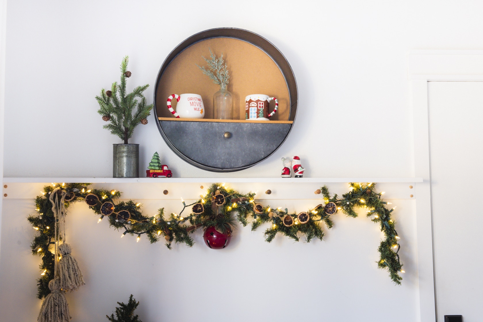 Cozy Christmas Bedroom Decor Ideas