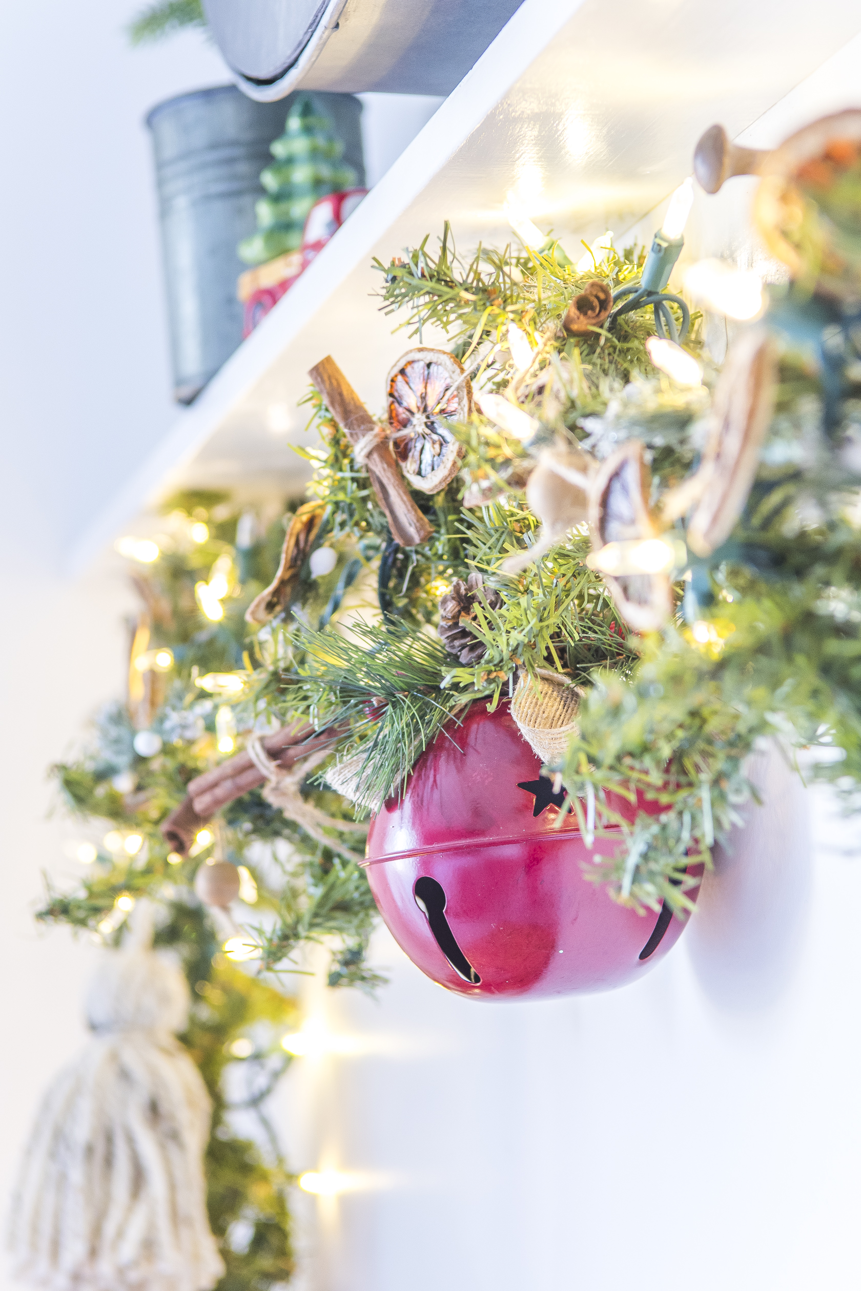 Cozy Christmas Bedroom Decor Ideas