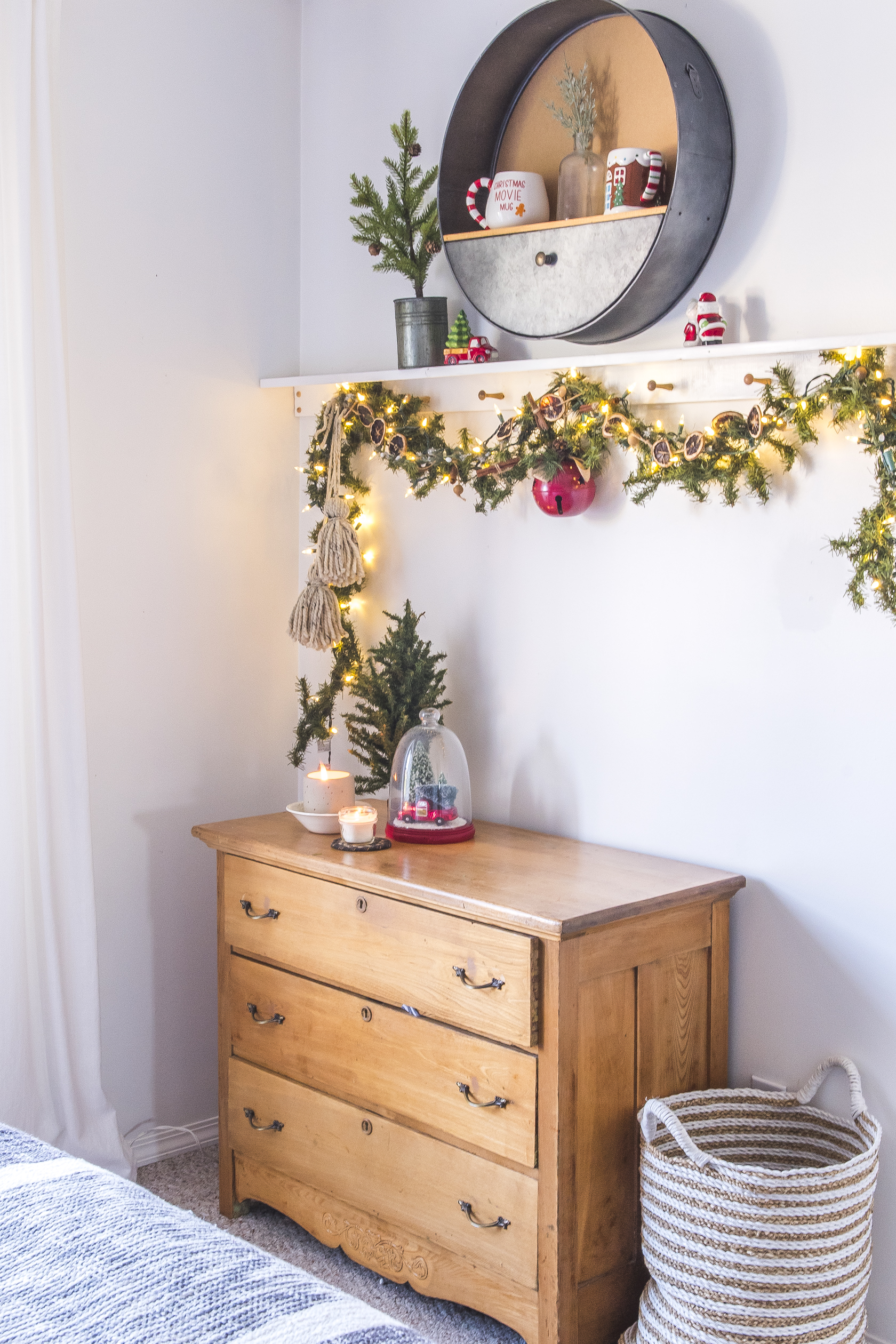 Cozy Christmas Bedroom Decor Ideas