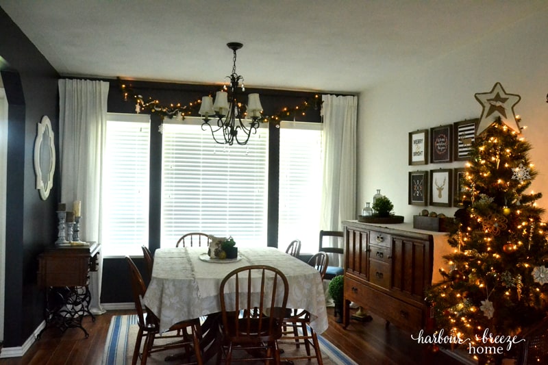 Farmhouse Christmas Decor in the Dining Room
