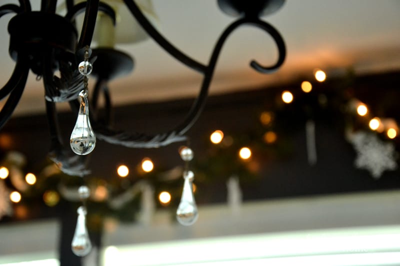 Farmhouse Christmas Decor in the Dining Room