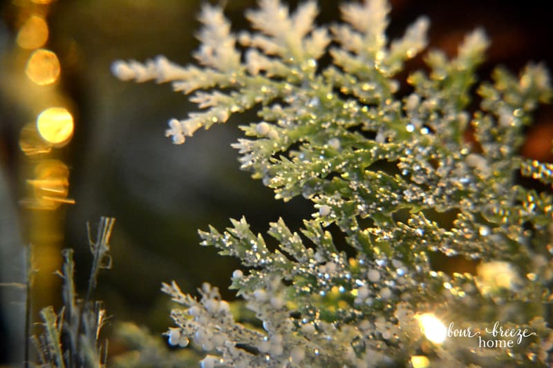 Farmhouse Christmas Decor in the Dining Room