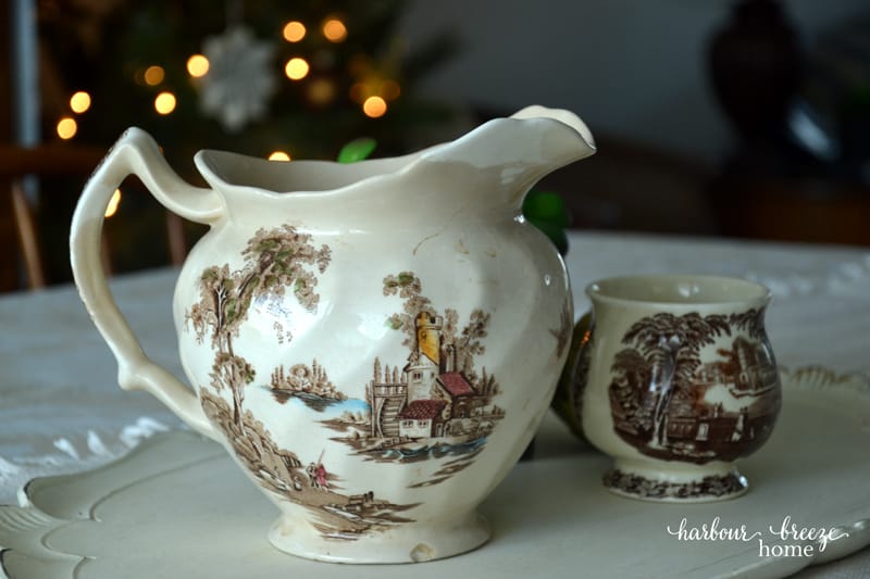 Farmhouse Christmas Decor in the Dining Room