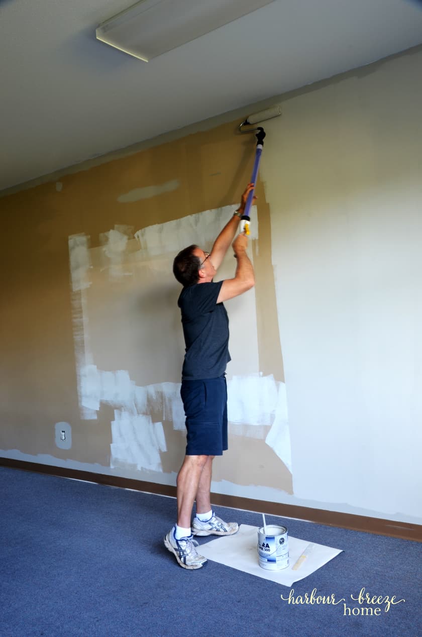 A man using the Wagner smart roller