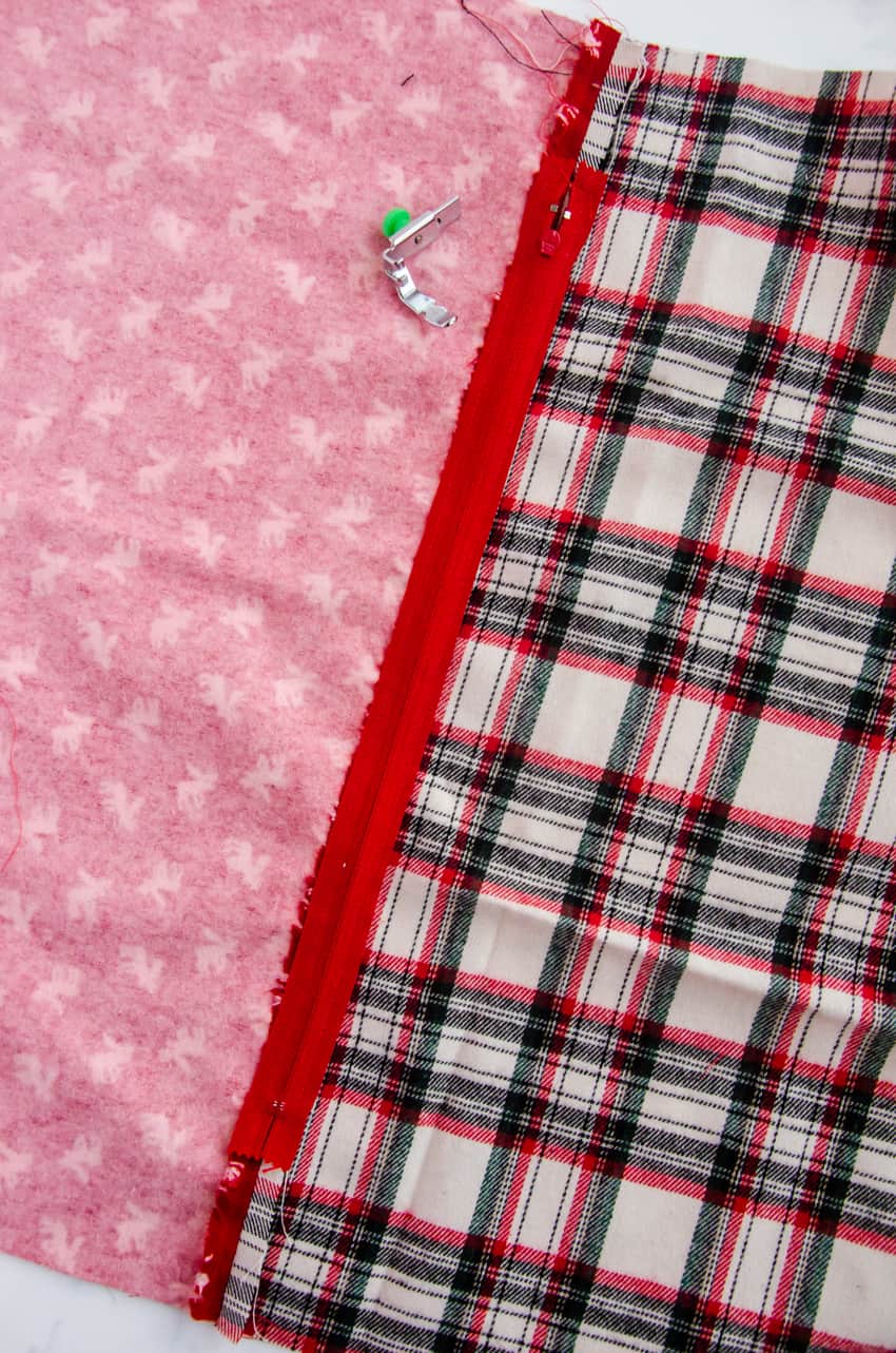 Easy Reversible DIY Accent Pillow Covers Perfect for Christmas
