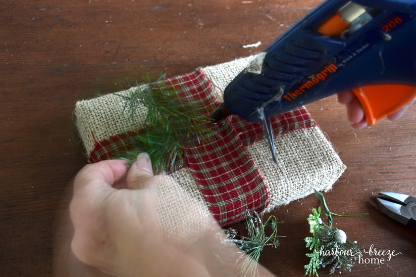 DIY Christmas Decor | Burlap Wrapped Gifts