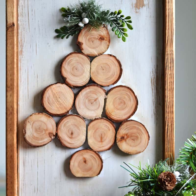 Easy DIY Wood Slice Christmas Tree Sign