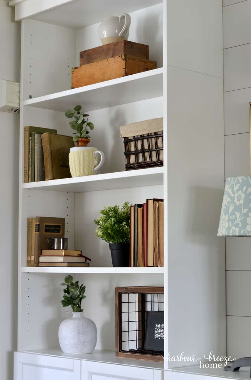 Farmhouse Decor in Bookcases