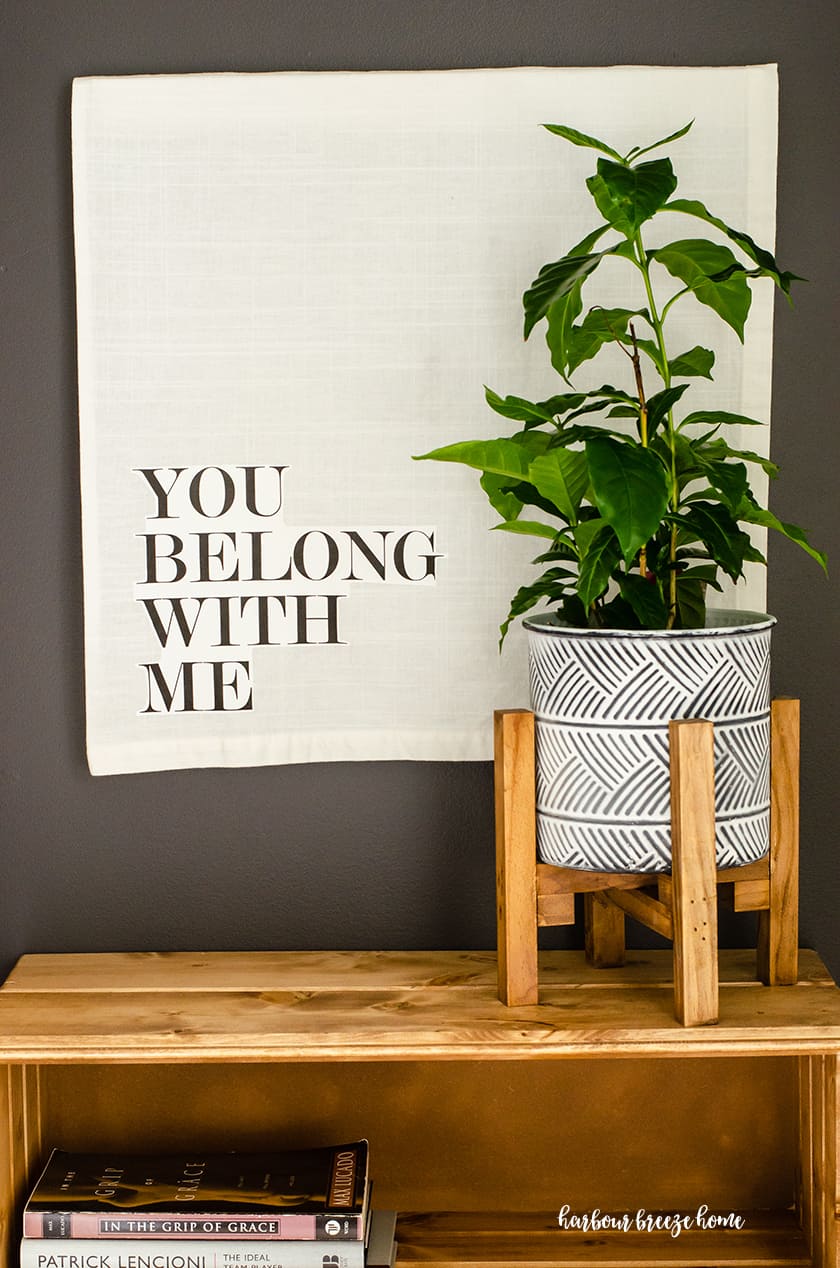 DIY Farmhouse Sign using Fabric & Free Printables