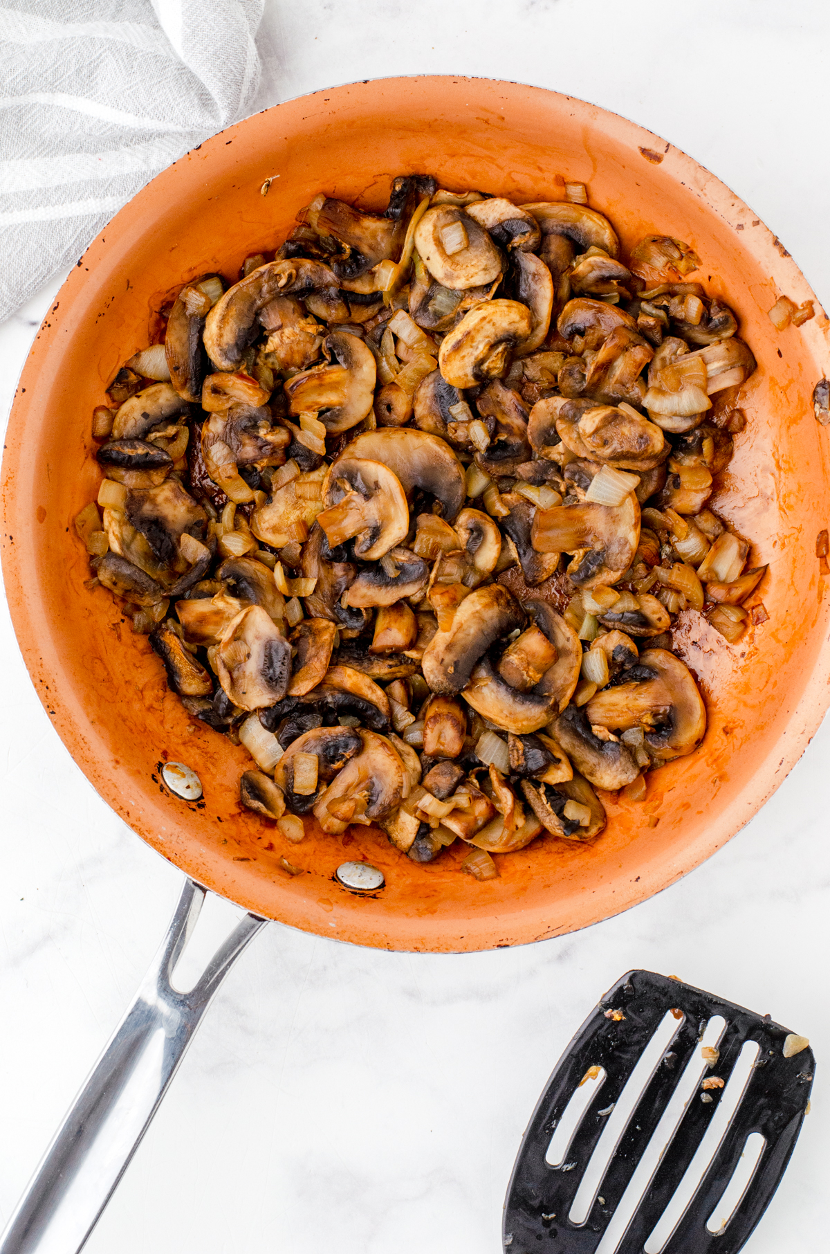 Sauted mushrooms and onions in a saucepan