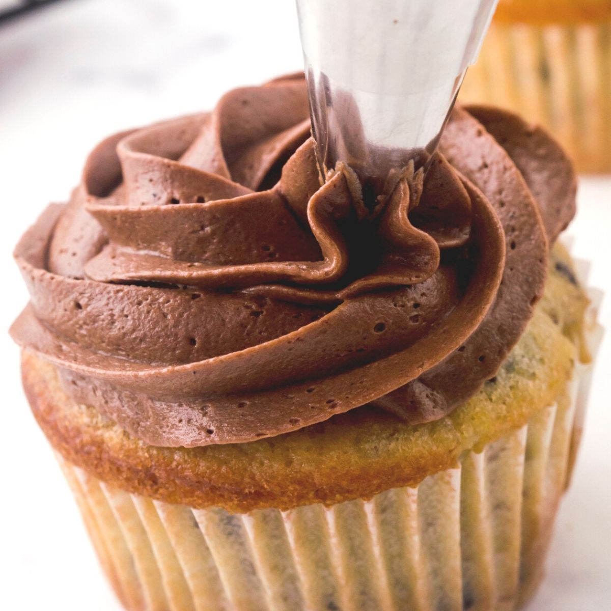 Frosting Cupcakes the Easy Way – Video Tutorial