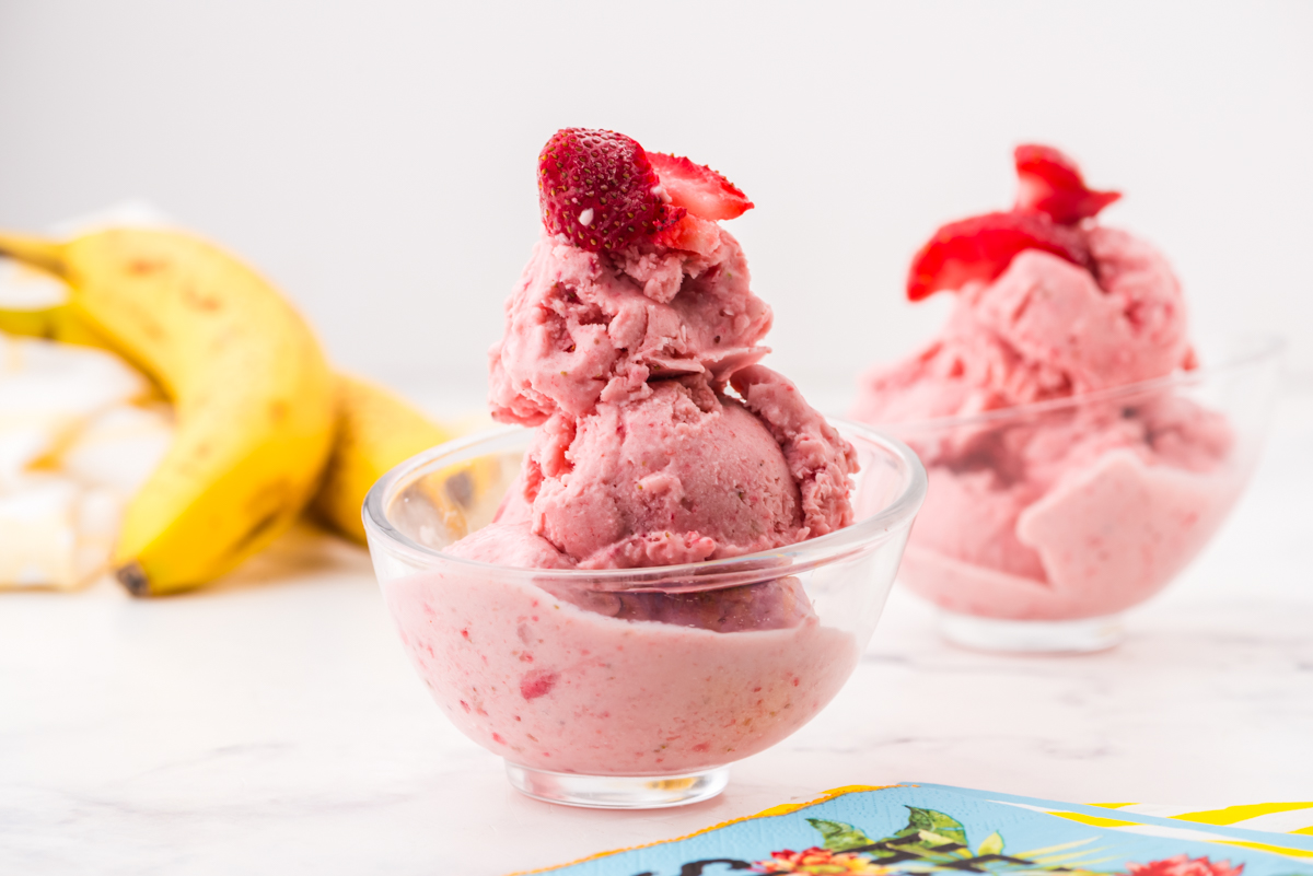 Homemade Strawberry Banana Frozen Yogurt Recipe (for Food Processor)