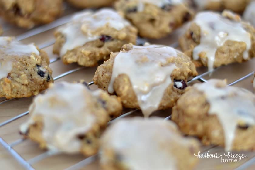 rows of glazed apple cookies