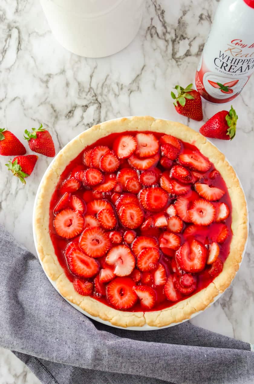 Strawberry pie with jello glaze