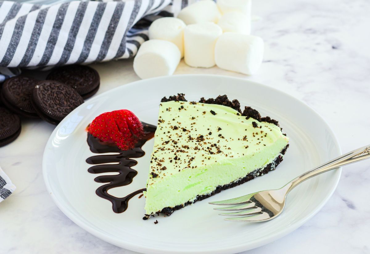A slice of grasshopper pie on a dessert plate.