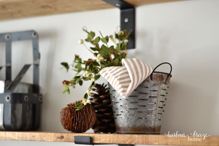 How to Choose Farmhouse Decor for Your Dining Room
