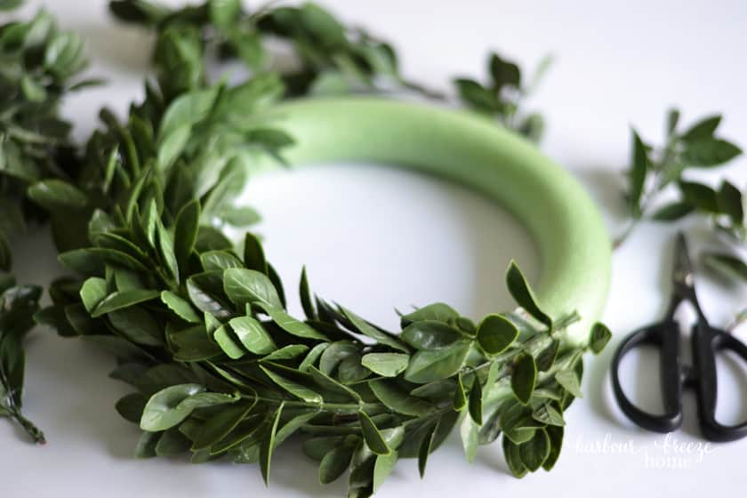 A mini faux boxwood wreath project