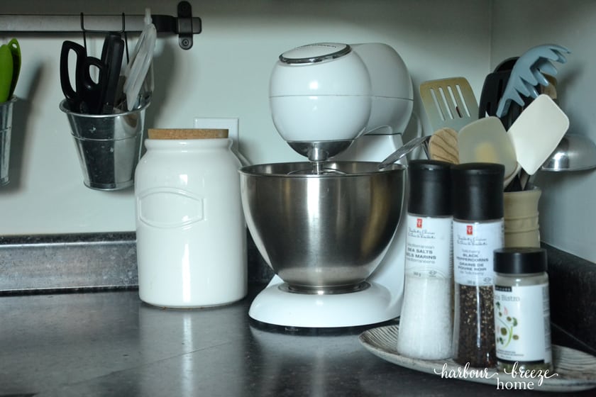How to Organize Cupboards in a Small Kitchen