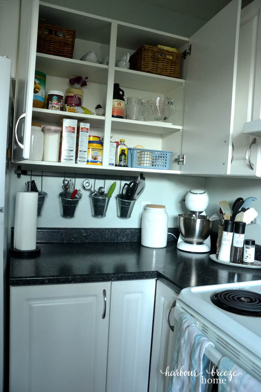 How to Organize Cupboards in a Small Kitchen