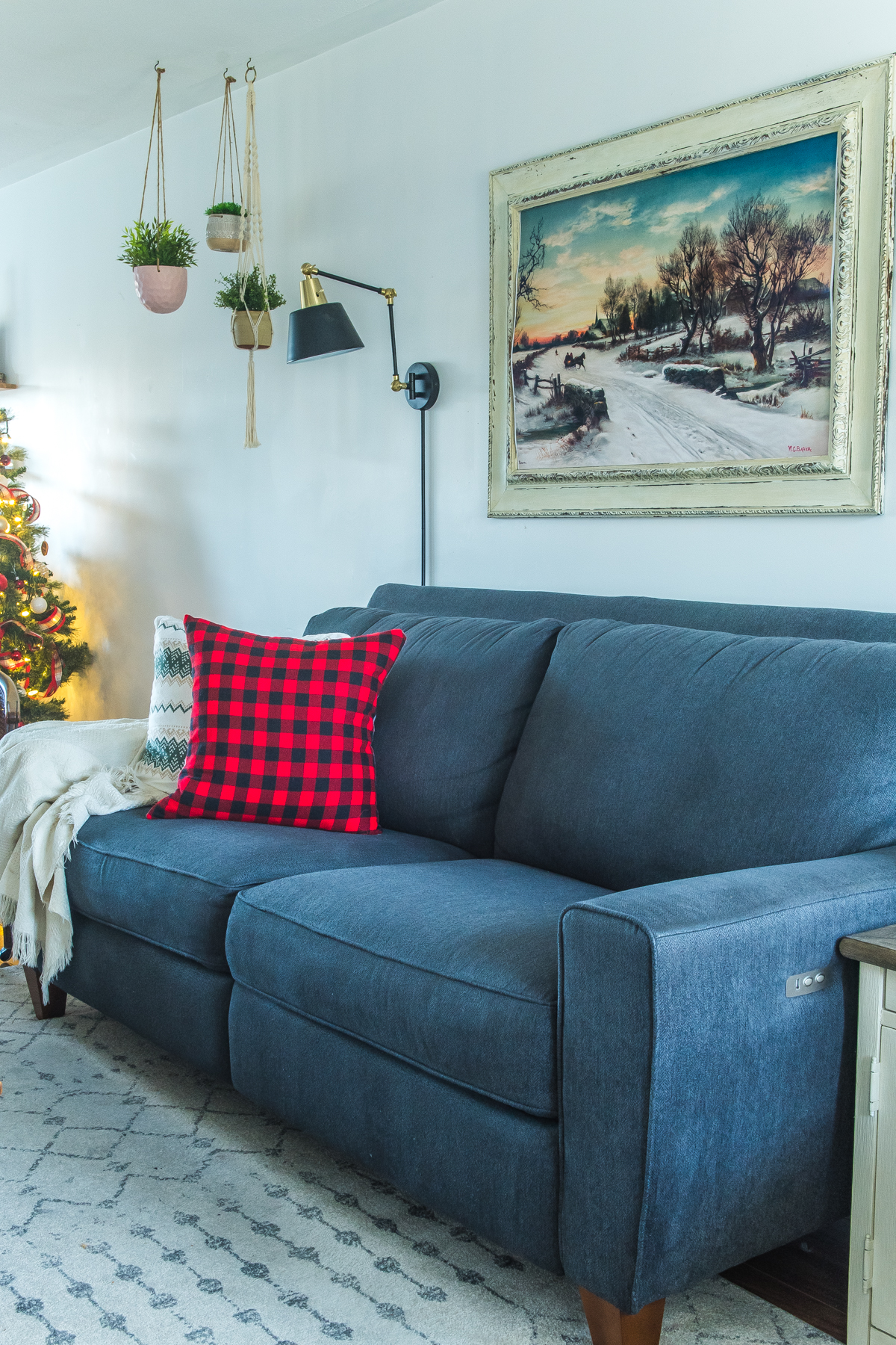 Nostalgic Christmas Decorations: A Cozy Home Tour of Meaningful Memories