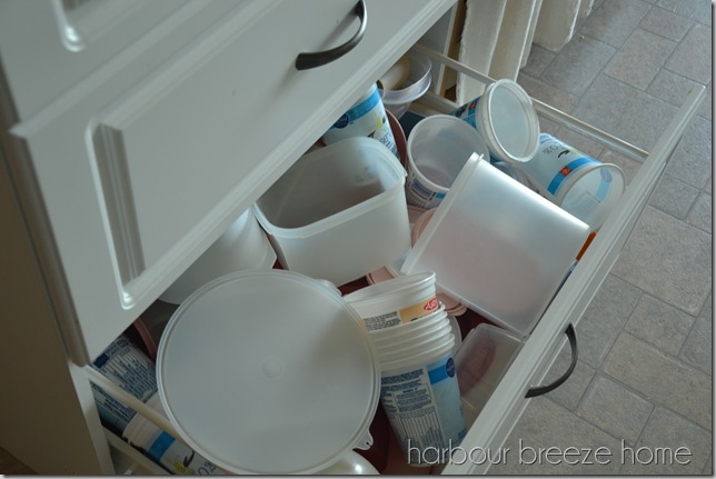 tupperware drawer before