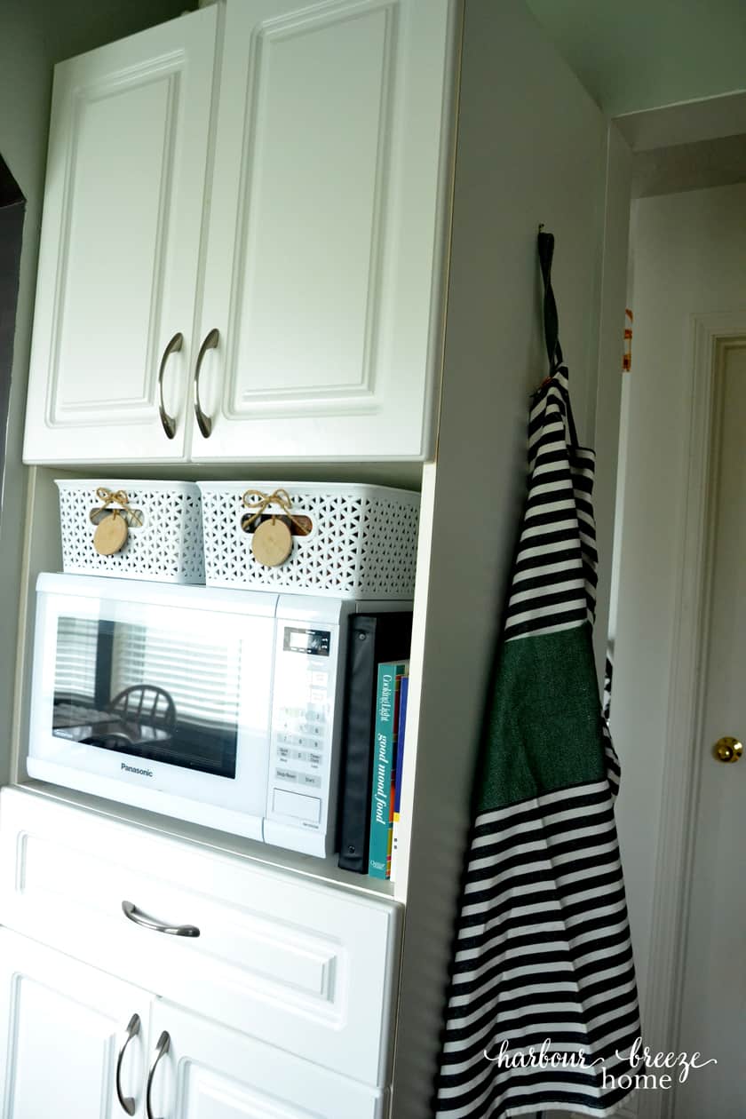 PANTRY ORGANIZATION FOR A SMALL KITCHEN