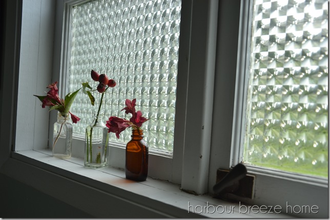 No Sew Curtain Made from a Vintage Pillowcase