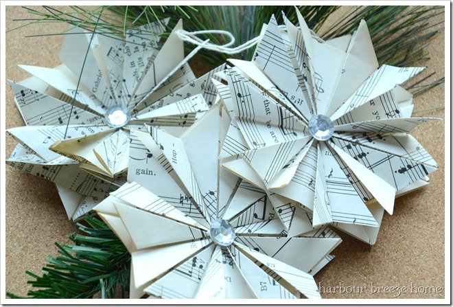 Delicate Ruffle Tree Garland Ideas