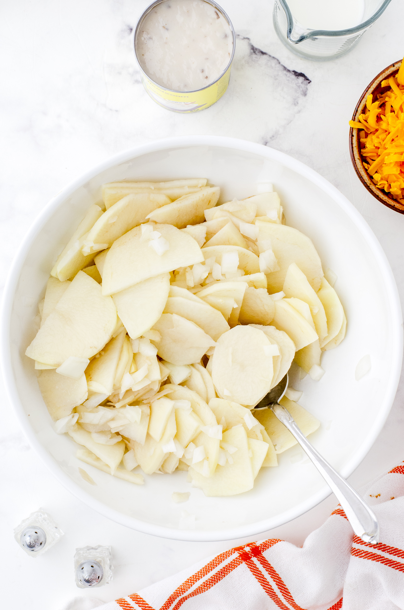 Scalloped Potatoes with Cream of Mushroom Soup – Easy Cheesy Recipe