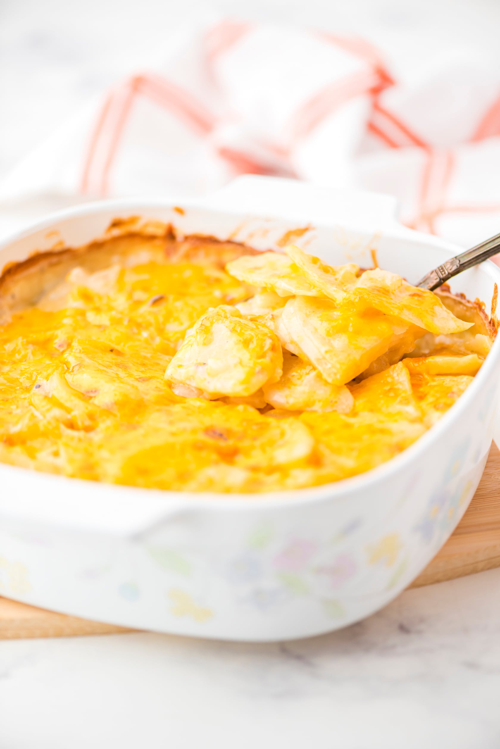 Scalloped Potatoes with Cream of Mushroom Soup – Easy Cheesy Recipe