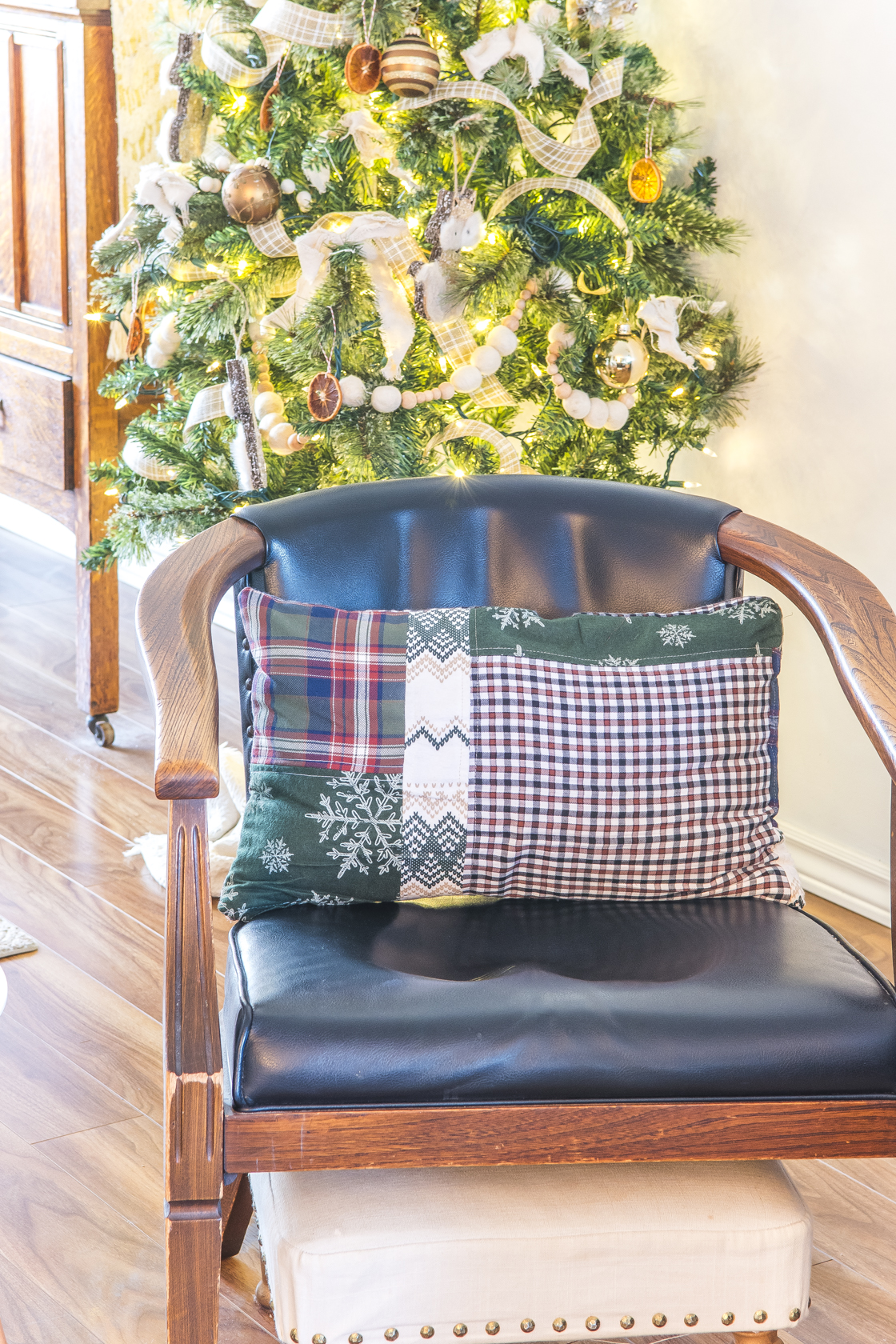 Simplify & Celebrate: Time-Saving Tips for Stress- Free and Simple Christmas Decor