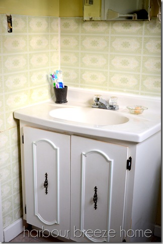 Selecting a Vanity for a Compact Bathroom Makeover