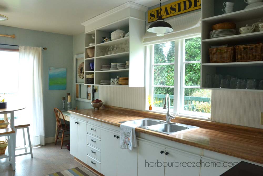 Beach Cottage Kitchen Makeover ~ For under $200, see how small changes can have huge impact on a room's overall appearance. | Bildirimlerim