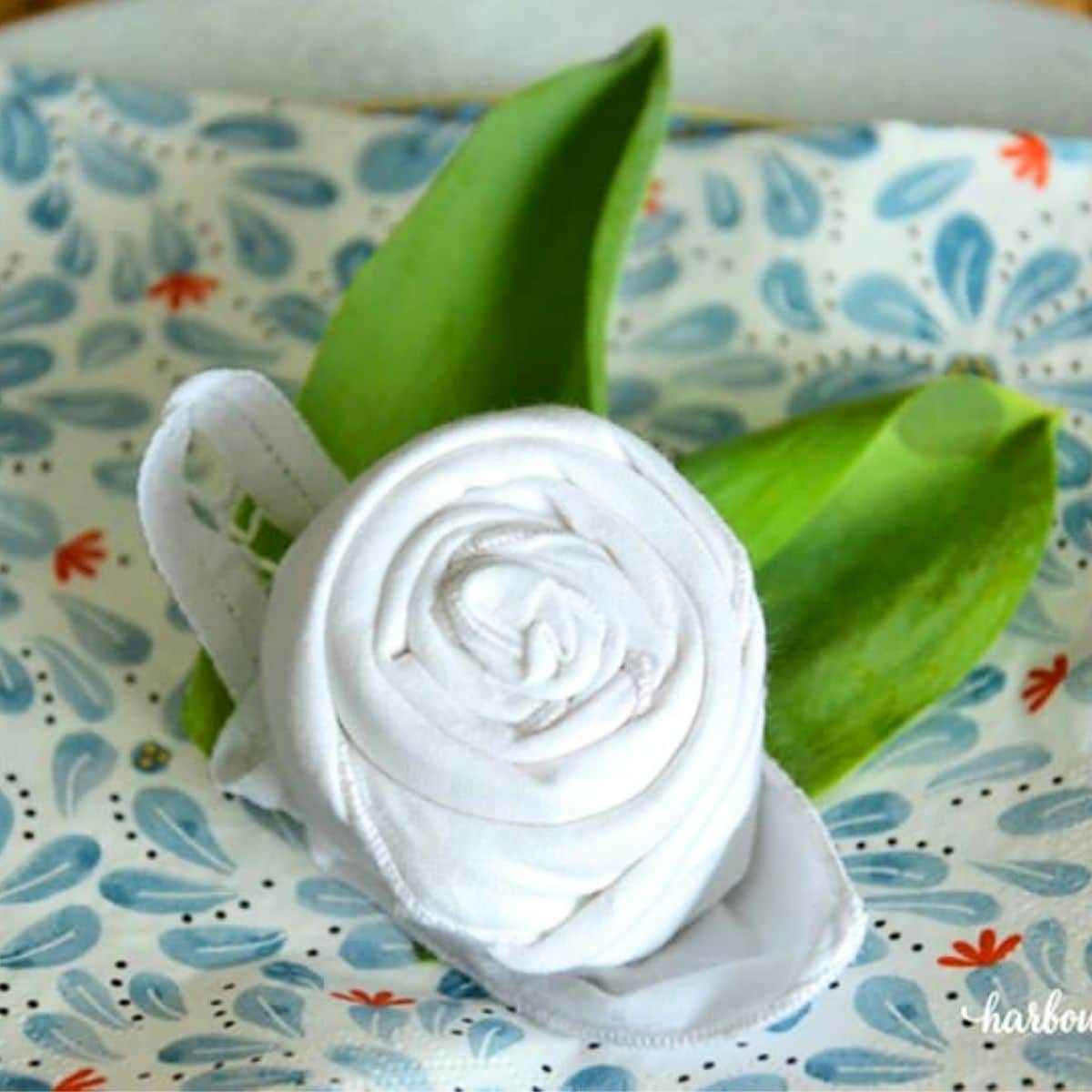 Spring Table Settings: Bright and Effortless Decor