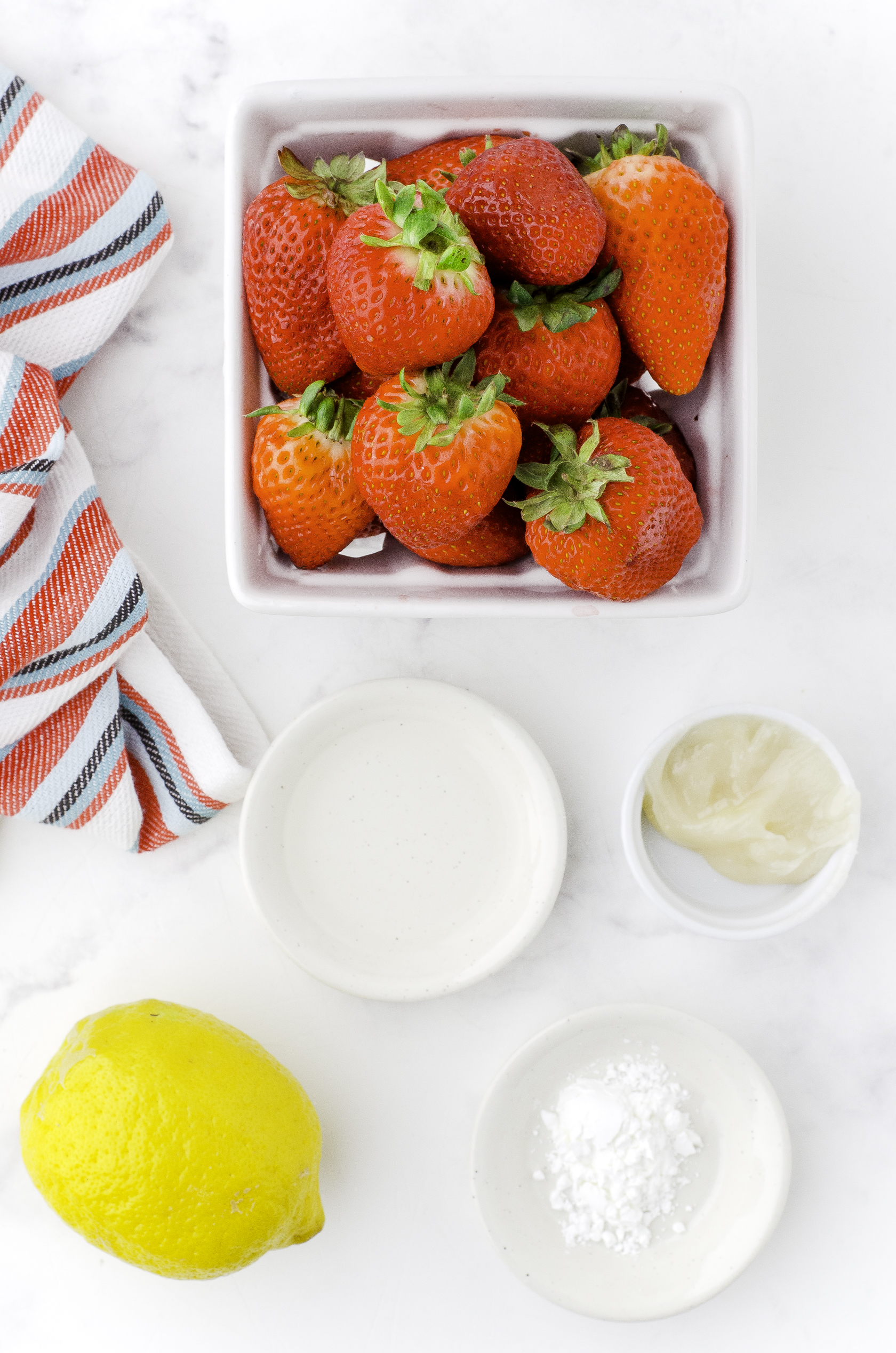 Easy Strawberry Sauce Recipe for Desserts and More