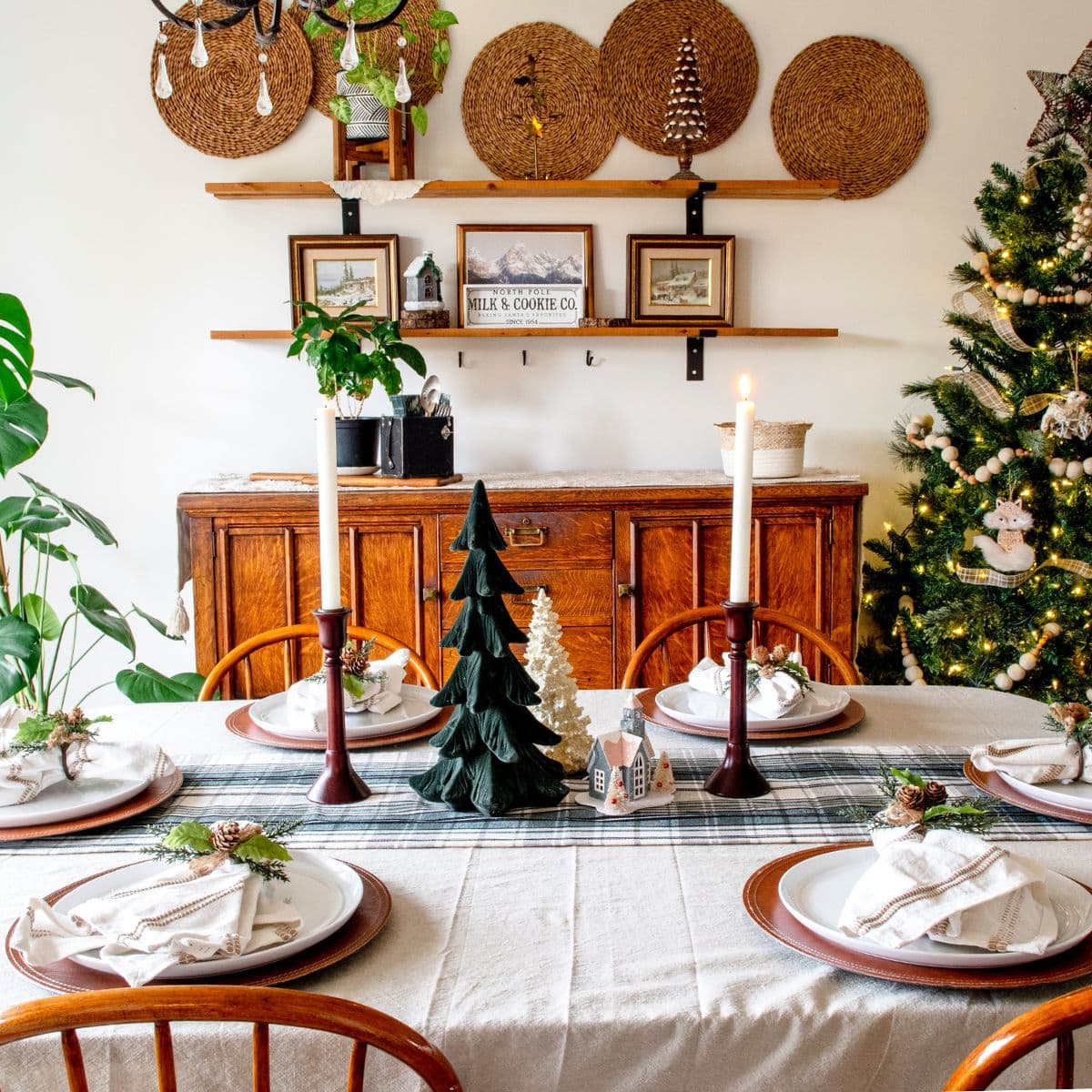 Thoughtful Tablescapes: A Cozy Christmas Dinner Setting