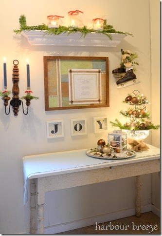 a country christmas entryway