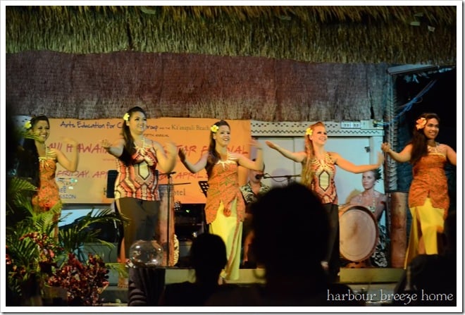 hula dancers