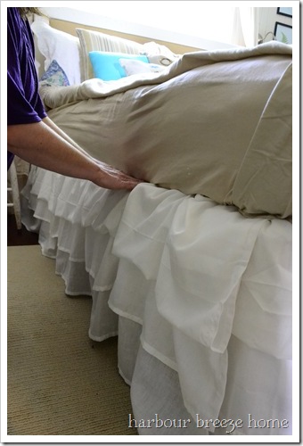 no sew ruffled bedskirt from 2 Ikea sheets at Bildirimlerim