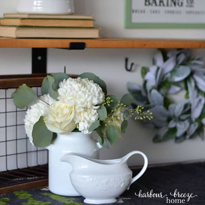 Simple Tips for Decorating Shelves for Winter